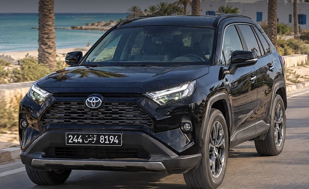 تويوتا راف4 من VIPCAR على الطريق الساحلية في جربة
